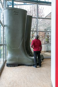 LES BOTTES GEANTES DU MUSEE DU COMPA, CONSERVATOIRE DE L'AGRICULTURE, CHARTRES (28), FRANCE 