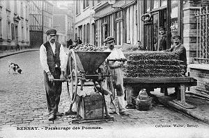 PRESSURAGE DE POMMES, BERNAY, (27) EURE, HAUTE-NORMANDIE, FRANCE 