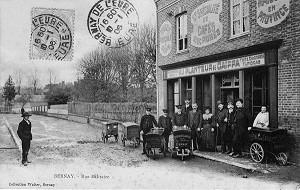 AU PLANTEUR DE CAIFFA, MAGASIN DE CAFE, CHICOREE, THE, RUE MILITAIRE, BERNAY (27), FRANCE 