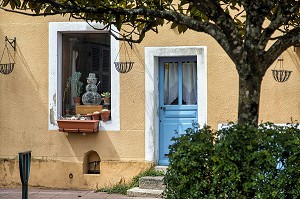 FACADE DE MAISON, PLACE AU BLE, BELLEME (61), COMMUNE DU PARC REGIONAL DU PERCHE, VILLAGE DE CARACTERE, NORMANDIE, FRANCE 