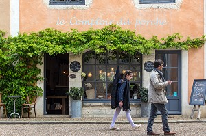 BOUTIQUE SALON DE THE, LE COMPTOIR DU PORCHE, RUE DU CHATEAU, BELLEME (61), COMMUNE DU PARC REGIONAL DU PERCHE, VILLAGE DE CARACTERE, NORMANDIE, FRANCE 