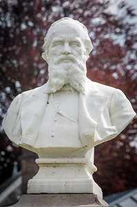 BUSTE ARISTIDE BOUCICAUT (1810-1877), PLACE BOUCICAUT, BELLEME (61), COMMUNE DU PARC REGIONAL DU PERCHE, VILLAGE DE CARACTERE, NORMANDIE, FRANCE 