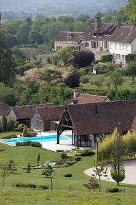 RESIDENCES SECONDAIRES DANS LA CAMPAGNE PERCHERONNE, BELLEME (61), COMMUNE DU PARC REGIONAL DU PERCHE, VILLAGE DE CARACTERE, NORMANDIE, FRANCE 