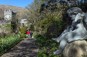 JARDIN CLOS DEVANT LE CHATEAU, PARC NATIONAL DE GLENVEAGH, COMTE DE DONEGAL, IRLANDE 