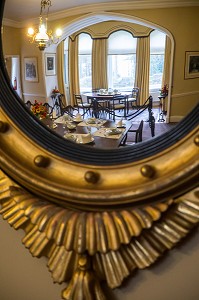 MIROIR DANS LA SALLE A MANGER DU CHATEAU, PARC NATIONAL DE GLENVEAGH, COMTE DE DONEGAL, IRLANDE 