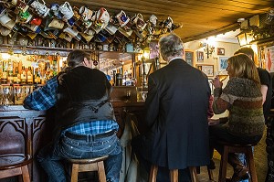 INTERIEUR DU PUB CHAS MC HUGH, VILLE DE ARDARA, COMTE DE DONEGAL, IRLANDE 