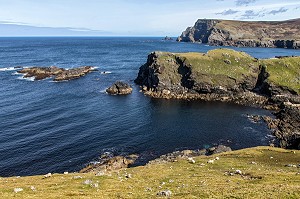 LITTORAL DECOUPE DE GLEANN CHOLM CILLE, COMTE DE DONEGAL, IRLANDE 