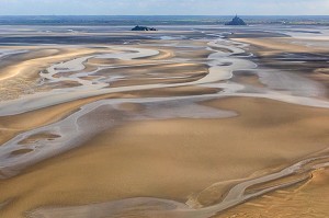 GRANDE MAREE DANS LA BAIE DU MONT-SAINT-MICHEL, CENTRE DE SECOURS PRINCIPAL DE GRANVILLE (50), FRANCE 