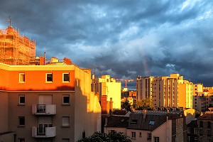 COUCHER DE SOLEIL SUR LA VILLE DE VANVES (92), FRANCE 