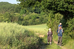 BALADE EN FAMILLE, RANDONNEE PEDESTRE DANS LA VALLEE DES CAILLES, BONCOURT, ANET,(28), FRANCE 