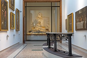 GALERIE AVEC LA VIA VITAE DE JOSEPH CHAUMET EN PERSPECTIVE, MUSEE DU HIERON, PARAY-LE-MONIAL (71), FRANCE 