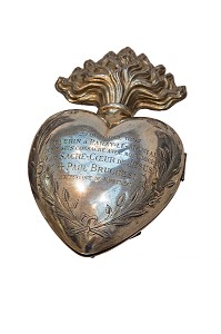COEUR EX-VOTO EN ARGENT DU XIX EME SIECLE EN DEPOT DU MUSEE DE LA VIE BOURGUIGNONNE DE DIJON, MUSEE DU HIERON, PARAY-LE-MONIAL (71), FRANCE 