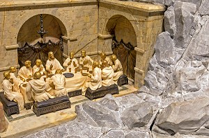DETAIL DE LA CENE, VIA VITAE, CHEMIN DE LA VIE DE JOSEPH CHAUMET, ORFEVRE-JOAILLIER PARISIEN (1852-1928), OEUVRE CLASSE TRESOR NATIONAL EN 2000, MUSEE DU HIERON, PARAY-LE-MONIAL (71), FRANCE 