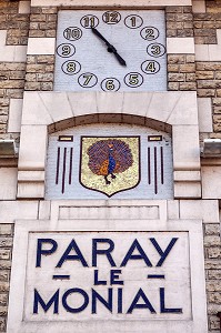 MOSAIQUE AVE LE PAON, FACADE DE LA POSTE, PARAY-LE-MONIAL (71), FRANCE 