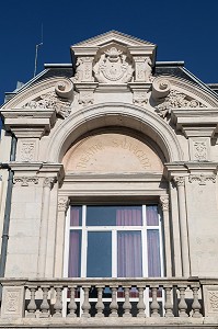FACADE DU THEATRE SAUVAGEOT DU XIX EME SIECLE, PARAY-LE-MONIAL (71), FRANCE