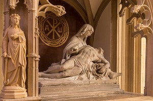 CHAPELLE GOTHIQUE DU XVEME SIECLE AVEC LA PIETA DU XIXEME SIECLE, FAMILLE SEIGNEURIALE DE DAMAS DIGOINE, BASILIQUE DU SACRE COEUR ET CLOITRE, PARAY-LE-MONIAL (71), FRANCE 