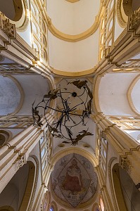 PLAFOND ET FRESQUES DU CHRIST EN MAJESTE SOUS LA VOUTE DU CHOEUR, BASILIQUE DU SACRE COEUR ET CLOITRE, PARAY-LE-MONIAL (71), FRANCE 