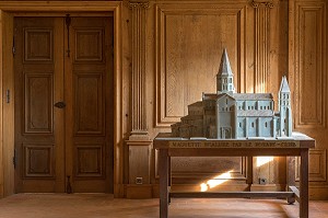 SALLE DES BOISERIES DU CLOITRE DE LA BASILIQUE NOTRE-DAME, PARAY-LE-MONIAL (71), FRANCE 