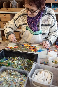 ATELIER, COURS ET STAGE, MAISON CONTEMPORAINE DE LA MOSAIQUE 'M COMME MOSAIQUE', PARAY-LE-MONIAL (71), FRANCE 