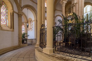 DEAMBULATOIRE DE LA BASILIQUE DU SACRE COEUR, PARAY-LE-MONIAL (71), FRANCE 