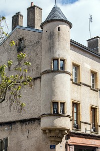 MAISON A TOURELLE, PLACE DE L'HOTEL DE VILLE, PARAY-LE-MONIAL (71), FRANCE 