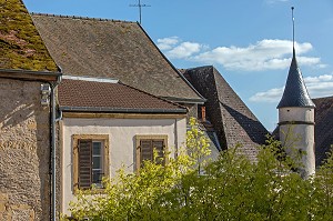 MAISON A TOURELLE, PLACE DE L'HOTEL DE VILLE, PARAY-LE-MONIAL (71), FRANCE 