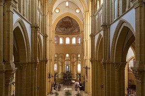 NEF CENTRALE, INTERIEUR DE LA BASILIQUE DU SACRE COEUR, PARAY-LE-MONIAL (71), FRANCE 