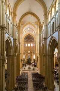 NEF CENTRALE, INTERIEUR DE LA BASILIQUE DU SACRE COEUR, PARAY-LE-MONIAL (71), FRANCE 