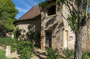 TOUR D'ENCEINTE DE L'ANCIEN CHATEAU, JARDIN SAINT-HUGUES, PARAY-LE-MONIAL (71), FRANCE 