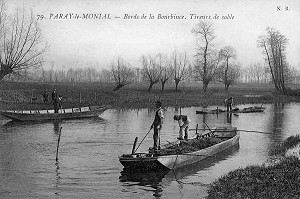 LES TIREURS DE SABLE, BORDS DE LA RIVIERE LA BOURBINCE, CARTE POSTALE ANCIENNE, PARAY-LE-MONIAL (71), FRANCE 