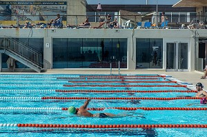 PISCINE PRES DE LA PLAGE DE BARCELONETA, PASSEIG DEL MARE NOSTRUM, BARCELONE, CATALOGNE, ESPAGNE
