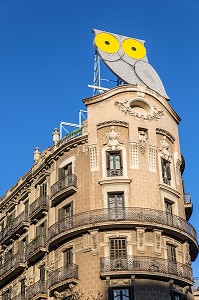 PANNEAU PUBLICITAIRE D'UN HIBOU DE LA SOCIETE ROTUL ROURA, AVENUE DIAGONAL ET SANT JOAN, BARCELONE, CATALOGNE, ESPAGNE 