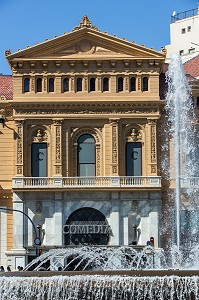 FONTAINE DEVANT LE CINEMA DE LA COMEDIA, PASSEIG DE GRACIA, BARCELONE, CATALOGNE, ESPAGNE 