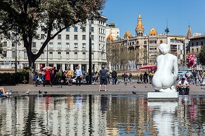 STATUE DE LA DEESSE DE MARBRE BLANC, PLACA DE CATALUNYA, BARCELONE, CATALOGNE, ESPAGNE 