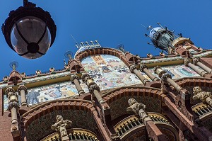 FACADE DU PALAU DE LA MUSICA CATALANA (PALAIS DE LA MUSIQUE CATALANE), ARCHITECTE DOMENECH I MONTANER, BARCELONE, CATALOGNE, ESPAGNE 