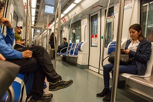 INTERIEUR DU METRO, BARCELONE, CATALOGNE, ESPAGNE 