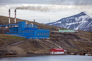 CITE MINIERE RUSSE DE BARENTSBURG EN ACTIVITE, SPITZBERG, SVALBARD, OCEAN ARCTIQUE, NORVEGE 