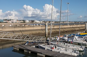 PORT DE PLAISANCE ET PLAGE DE ROYAN (17), FRANCE 