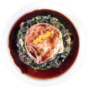 OEUF MEURETTE AUX ESCARGOTS, RECETTE DU CHEF ETOILE LAURENT CLEMENT, ATELIER DE CUISINE DU COURS GABRIEL, MARCHE DE SAISON, CHARTRES (28), FRANCE 