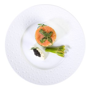 CHARTREUSE D’ASPERGES VERTES AU SAUMON FUME, RECETTE DU CHEF ETOILE LAURENT CLEMENT, ATELIER DE CUISINE DU COURS GABRIEL, MARCHE DE SAISON, CHARTRES (28), FRANCE 