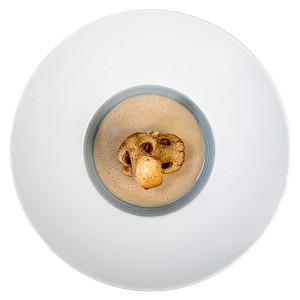 VELOUTE DE CEPES, RECETTE DU CHEF ETOILE LAURENT CLEMENT, ATELIER DE CUISINE DU COURS GABRIEL, MARCHE DE SAISON, CHARTRES (28), FRANCE 