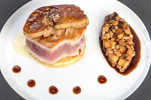 ROSSINI DE THON ROUGE AU CELERI, RECETTE DU CHEF ETOILE LAURENT CLEMENT, ATELIER DE CUISINE DU COURS GABRIEL, MARCHE DE SAISON, CHARTRES (28), FRANCE 