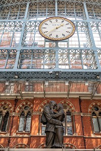 SCULPTURE MEETING PLACE DE PAUL DAY, GARE DE SAINT-PANCRAS, LONDRES, GRANDE-BRETAGNE, EUROPE 