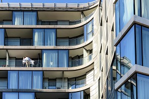 DETAIL D'UN IMMEUBLE AVEC VUE SUR LES BALCONS, LONDRES, GRANDE-BRETAGNE, EUROPE 