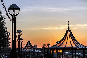 COUCHER DE SOLEIL SUR LES QUAIS DE LA TAMISE, LONDRES, GRANDE-BRETAGNE, EUROPE 