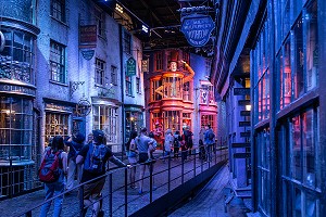 PLATEAU DE TOURNAGE DU DIAGON ALLEY, LE CHEMIN DE TRAVERSE, STUDIO TOUR LONDON, THE MAKING OF HARRY POTTER, WARNER BROS, LEAVESDEN, ROYAUME UNI 