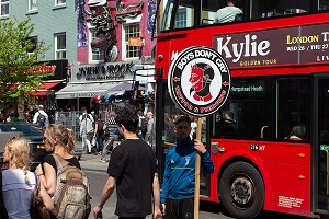 SCENE DE RUE, CAMDEN HIGH STREET, RUE LONDONIENNE, LONDRES, GRANDE-BRETAGNE, EUROPE 