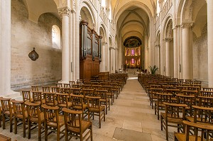 NEF ET CHOEUR DE L'EGLISE ABBATIALE DE LA TRINITE, ABBAYE AUX DAMES FONDEE AU XI EME SIECLE PAR LA REINE MATHILDE DE FLANDRE EPOUSE DE GUILLAUME LE CONQUERANT, CAEN (14), FRANCE 