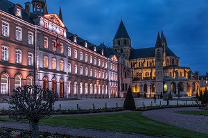 MAIRIE ET EGLISE ABBATIALE, ABBAYE AUX HOMMES FONDEE AU XI EME SIECLE PAR GUILLAUME LE CONQUERANT ET RECONSTRUIT AU XVIII EME SIECLE, CAEN (14), FRANCE 