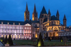 MAIRIE ET EGLISE ABBATIALE, ABBAYE AUX HOMMES FONDEE AU XI EME SIECLE PAR GUILLAUME LE CONQUERANT ET RECONSTRUIT AU XVIII EME SIECLE, CAEN (14), FRANCE 